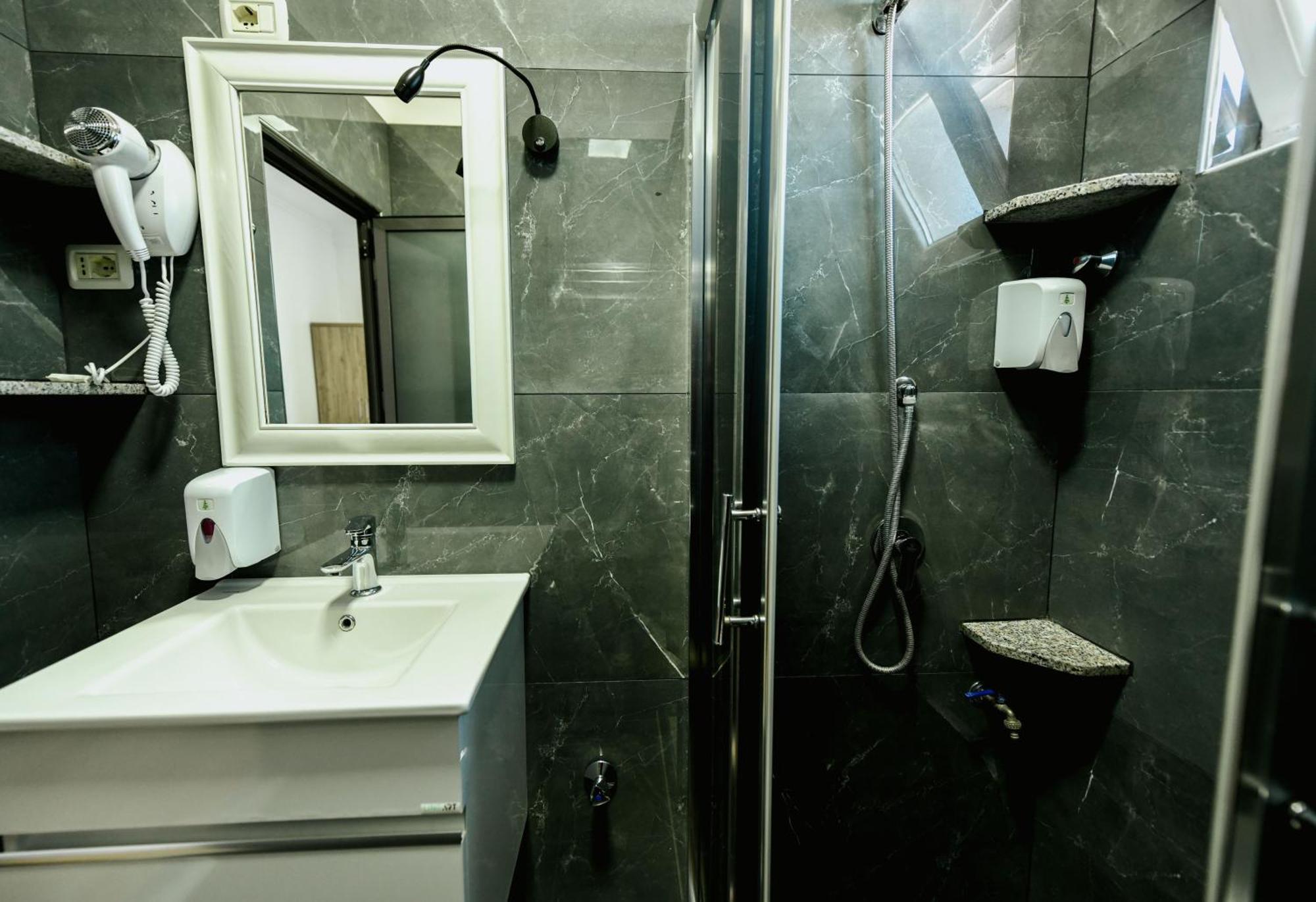 שקודר Hotel Floga מראה חיצוני תמונה